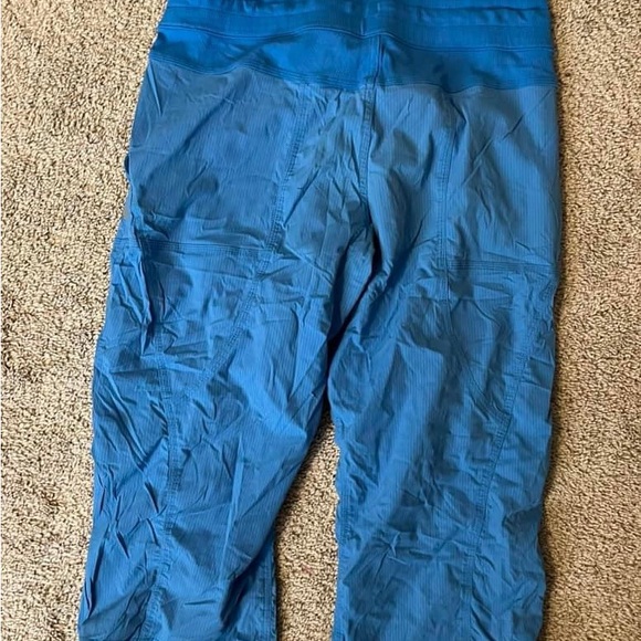 Lululemon dance studio crop size 10 - Picture 2 of 2